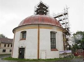 Z peněz dobrovolných dárců byl opraven zvon kostela v Levíně